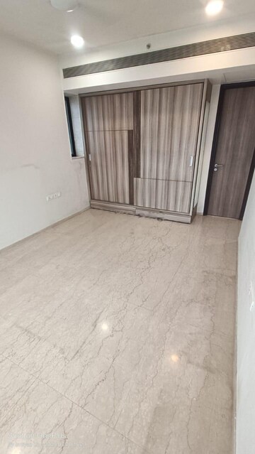 Room in 3 BHK Apartment at Lodha Trump Tower, Worli – for Rent