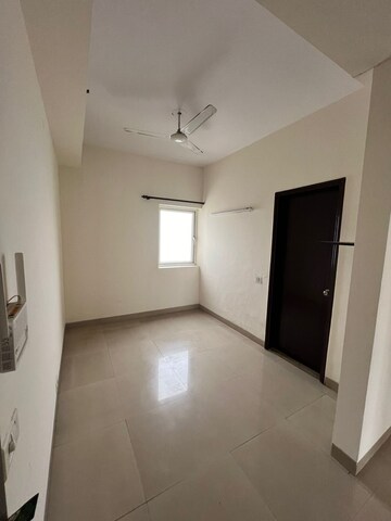 Room in 3.5 BHK Apartment at Spaze Privy, Sector 72 – for Rent