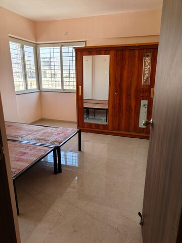 Room in 2 BHK Apartment at Park Express, Baner – for Rent