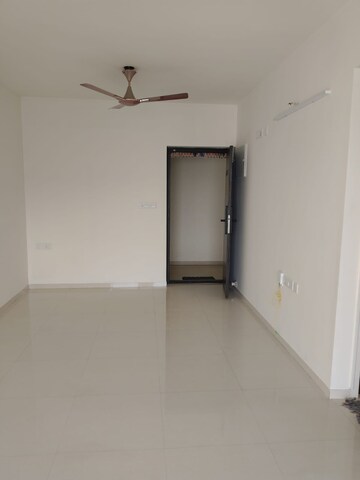 Room in 2 BHK Apartment at Casagrand Lorenza, Kogilu – for Rent