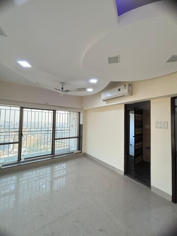 Room in 5 BHK Apartment at Silver CHS Jogeswari, Jogeshwari West – for Rent