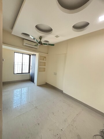 Room in 5 BHK Apartment at Silver CHS Jogeswari, Jogeshwari West – for Rent
