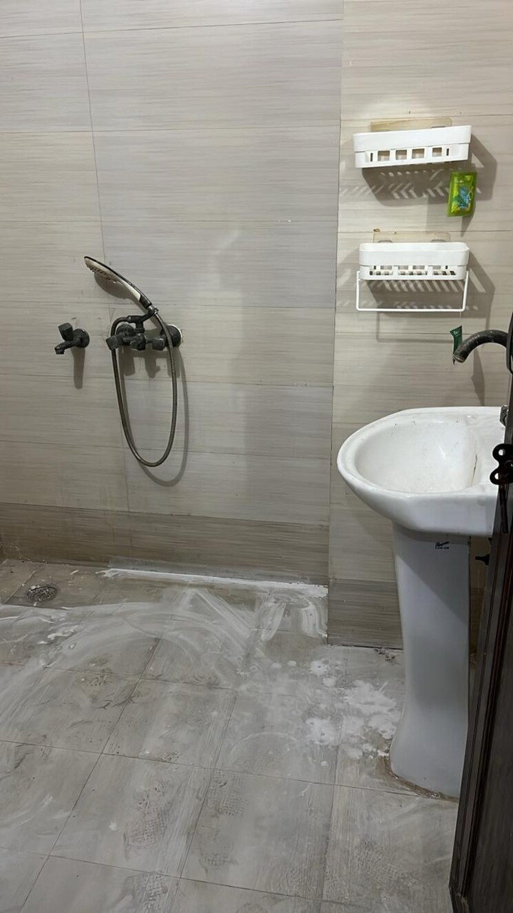 Bathroom, rwa-apartments-sector-39 2 Bedroom 115 Sq.Mt. Independent House In Sector 39 Noida 8101244