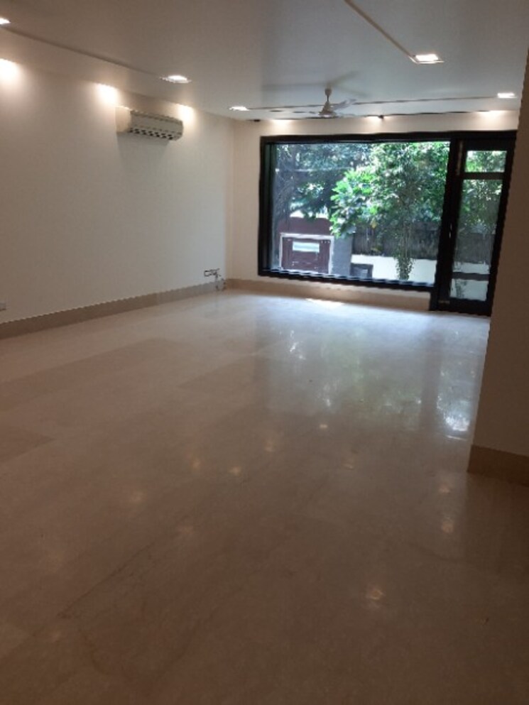 Room, jor bagh 6 Bedroom 375 Sq.Yd. Villa In Jor Bagh Delhi 8101242