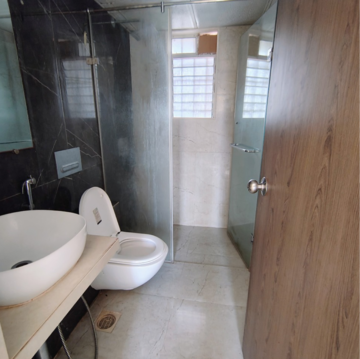Bathroom in 1.5 BHK Apartment at Dosti Oak, Kolshet Industrial Area – for Rent