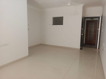 Room in 2 BHK Apartment at K Raheja Raheja Residency, Malad East – for Rent