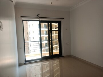 Room in 2 BHK Apartment at K Raheja Raheja Residency, Malad East – for Rent