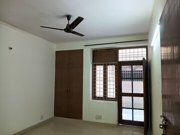 Room in 3 BHK Builder Floor at Unitech Woodstock Floors, Sector 50 – for Rent