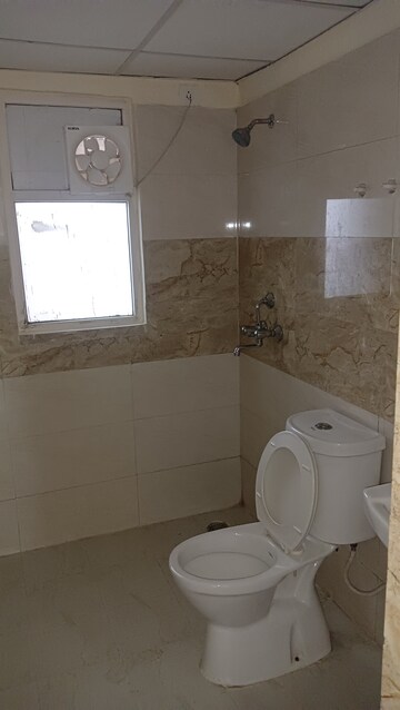 Master Bedroom in 3 BHK Apartment at Amrapali Golf Homes, Sector 4, Greater Noida – for Rent