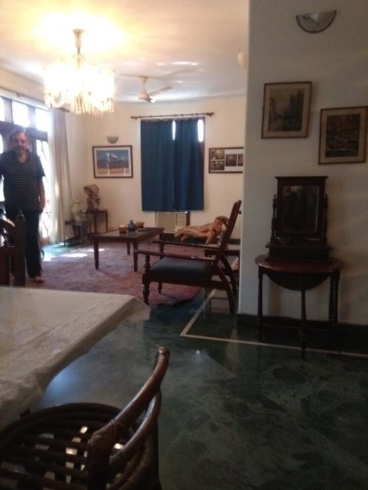 Gym, new friends colony 5 Bedroom 510 Sq.Yd. Independent House In New Friends Colony Delhi 8101469