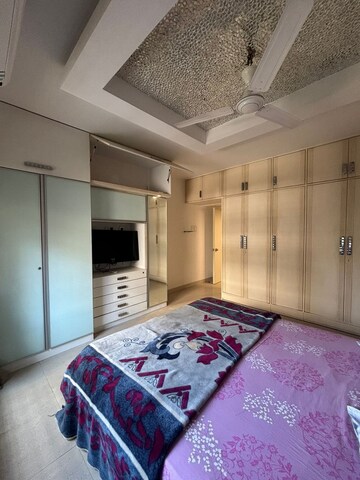 Bedroom in 2 BHK Apartment at Bandra West – for Rent