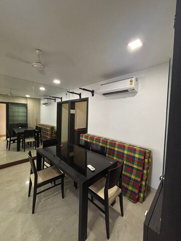 Team Area in 2 BHK Apartment at Bandra West – for Rent