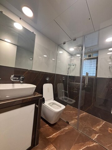 Team Area in 2 BHK Apartment at Bandra West – for Rent