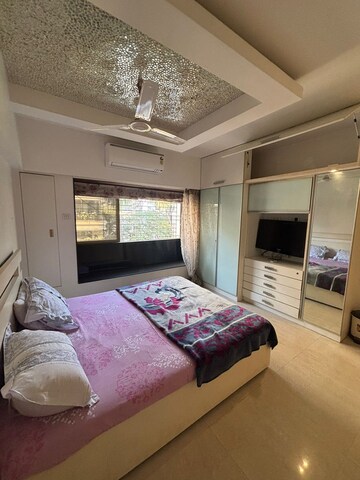 Bedroom in 2 BHK Apartment at Bandra West – for Rent