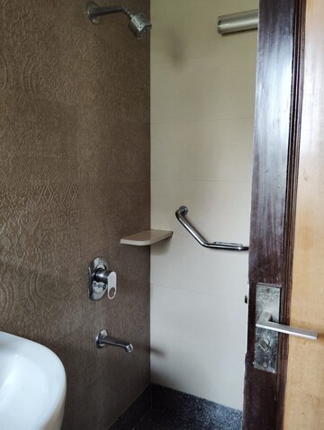Furnished Amenities in 2 BHK Apartment at Bandra West – for Rent