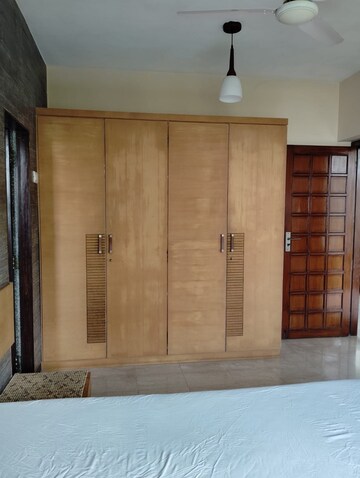 Room in 2 BHK Apartment at Bandra West – for Rent