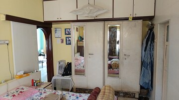 Team Area in 2 BHK Apartment at Bandra West – for Rent