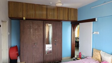 Room in 2 BHK Apartment at Bandra West – for Rent