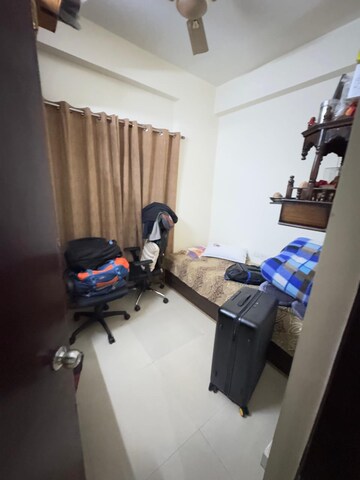 Master Bedroom in 2.5 BHK Apartment at Mahagun Moderne, Sector 78 – for Rent