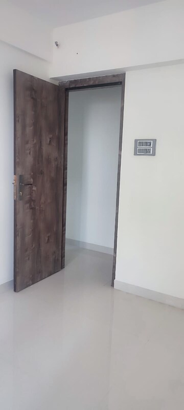 Room in 2 BHK Apartment at Shiv Shakti Tower 28, Malad East – for Rent