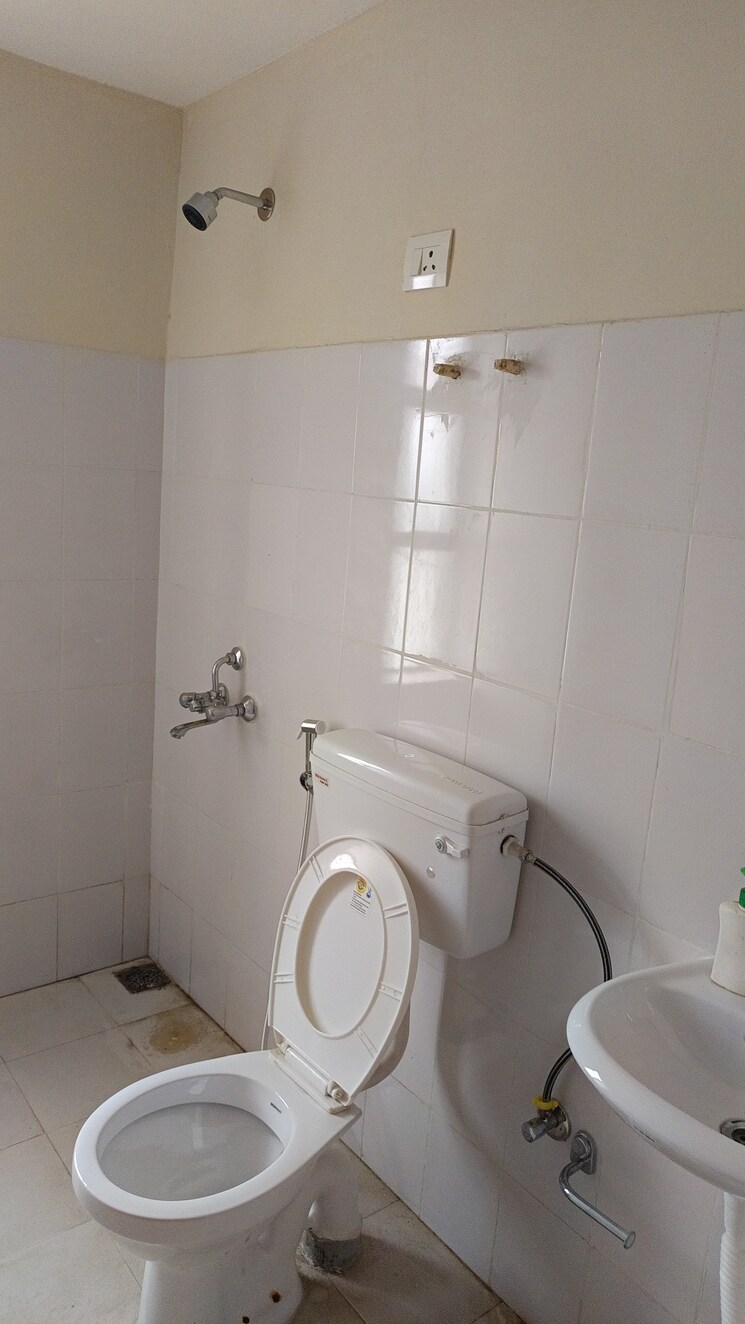 Bathroom, adani-aangan 1 Bedroom 412 Sq.Ft. Apartment In Sector 89a Gurgaon 8101579