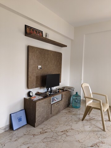 Furnished Amenities in 2 BHK Apartment at Indiranagar – for Rent