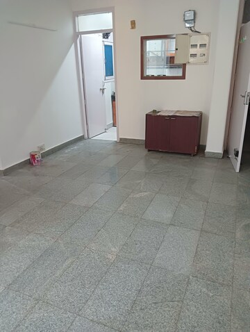 Room in 2 BHK Apartment at Shanti Kunj Noida, Sector 61 – for Rent