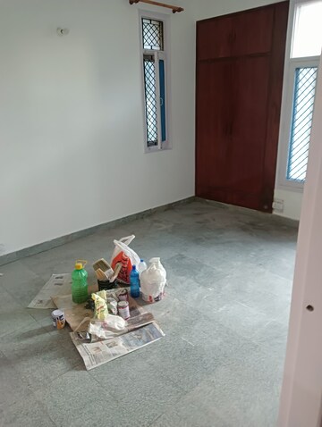 Room in 2 BHK Apartment at Shanti Kunj Noida, Sector 61 – for Rent