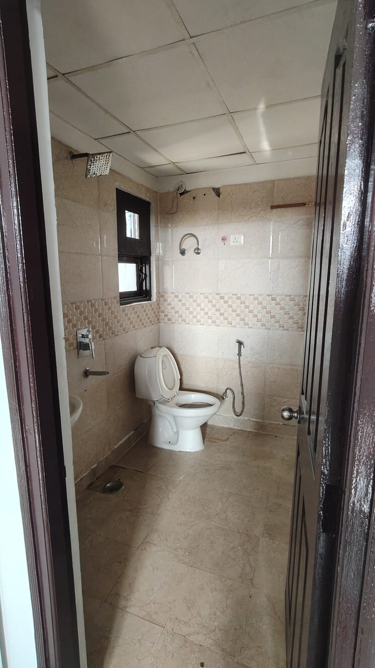 Bathroom, vasu-fortune-residency 3 Bedroom 1350 Sq.Ft. Apartment In Raj Nagar Extension Ghaziabad 8101636