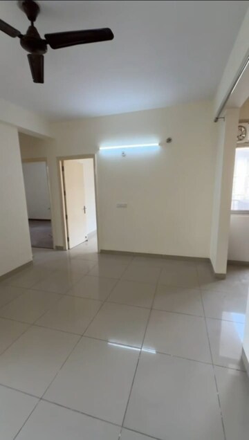 Room in 3 BHK Apartment at Wave Executive Floors, Wave City – for Rent