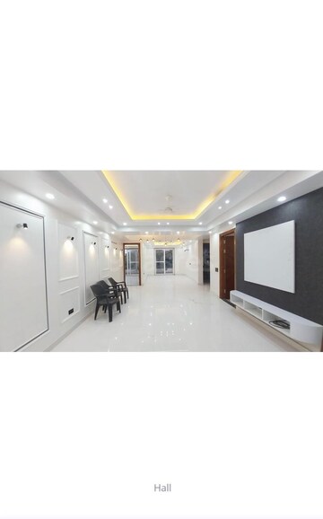 Furnished Amenities in 3 BHK Builder Floor at Sector 9a – for Sale