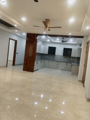 Room in 4 BHK Builder Floor at Chander Nagar – for Sale