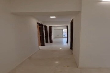 Room in 3 BHK Apartment at Kalpataru Radiance, Goregaon West – for Rent