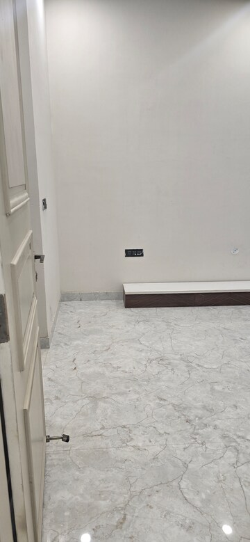 Bathroom in 3 BHK Builder Floor at BP Homes, Sector 85 – for Rent