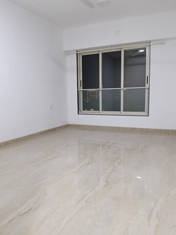 Room in 2 BHK Apartment at Juhu – for Rent