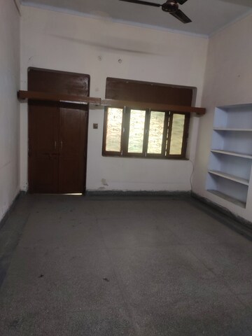  Warehouse For Rent in Aliganj