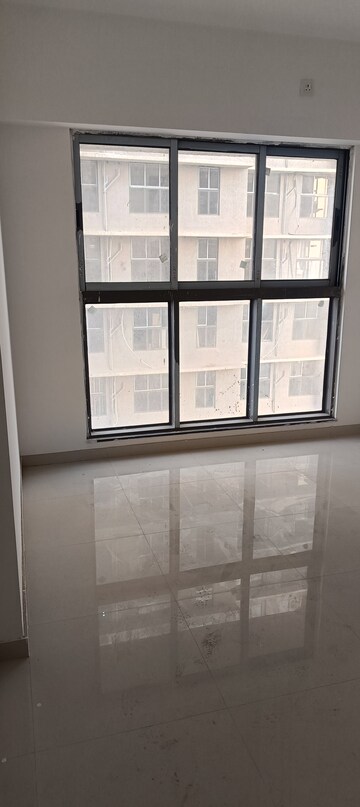 Room in 1 BHK Apartment at UK Iridium, Kandivali East – for Rent