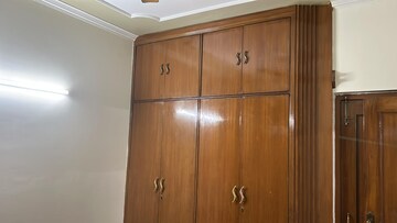 Furnished Amenities in 4 BHK Apartment at Sector 10 Dwarka – for Rent