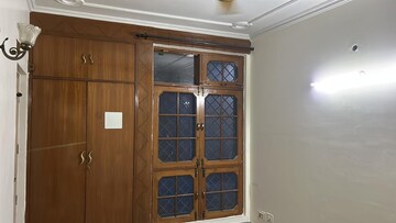 Furnished Amenities in 4 BHK Apartment at Sector 10 Dwarka – for Rent