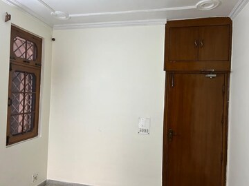 Room in 4 BHK Apartment at Sector 10 Dwarka – for Rent
