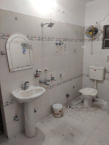 Bathroom in 4 BHK Independent House at Aliganj – for Sale