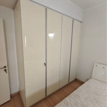 Bedroom in 3 BHK Apartment at Dlf Phase V – for Rent