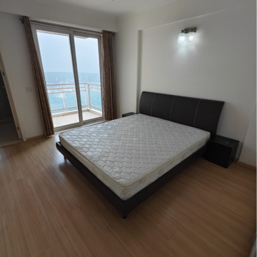 Bedroom in 3 BHK Apartment at Dlf Phase V – for Rent