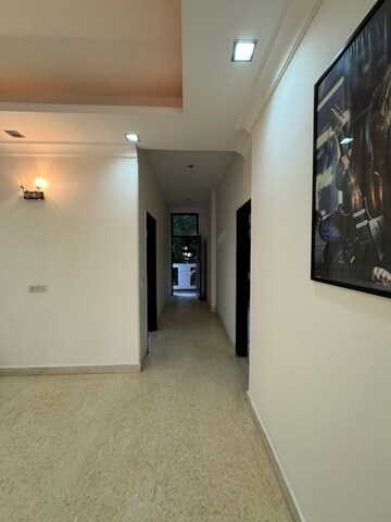 Room in 4 BHK Builder Floor at DLF Atria, Dlf Phase ii – for Rent