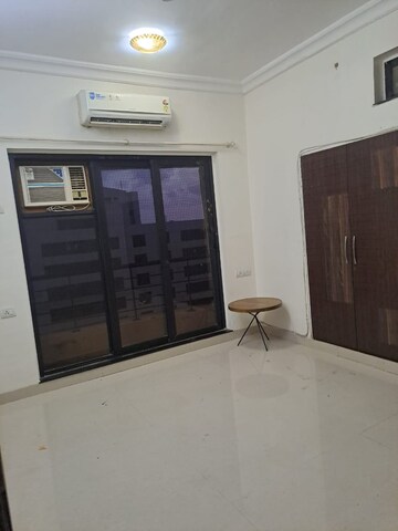 Room in 2 BHK Apartment at K Raheja Interface Heights, Malad West – for Sale