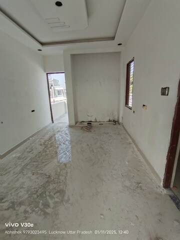 Room in 3 BHK Independent House at Jankipuram Extension – for Sale