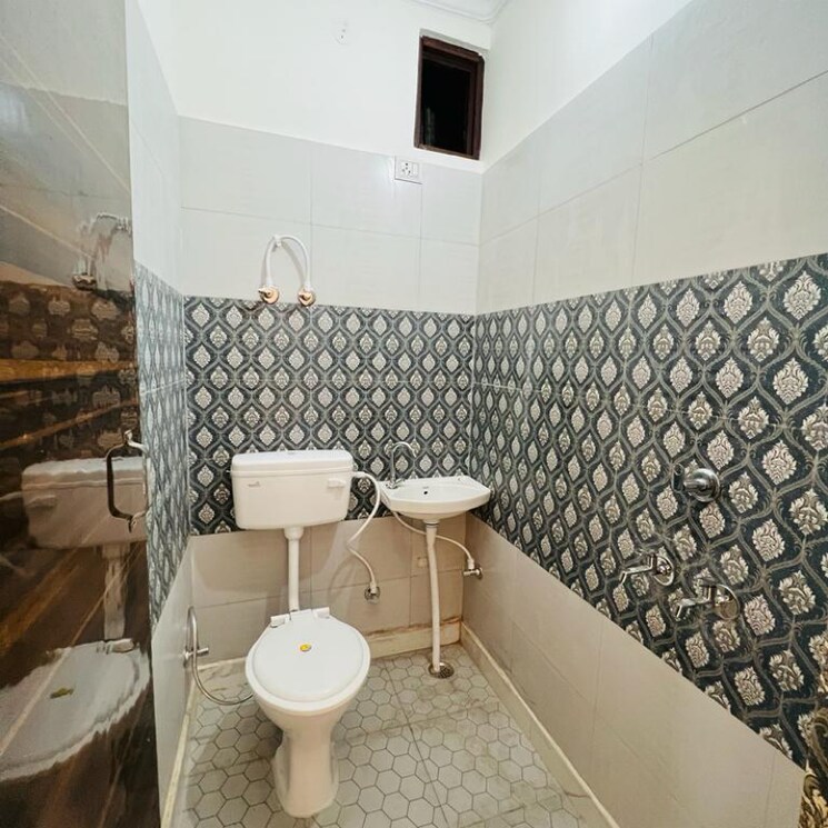 Bathroom, dlf ankur vihar 2 Bedroom 785 Sq.Ft. Builder Floor In Dlf Ankur Vihar Ghaziabad 8101918