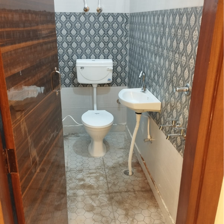 Bathroom, dlf ankur vihar 2 Bedroom 820 Sq.Ft. Builder Floor In Dlf Ankur Vihar Ghaziabad 8101933