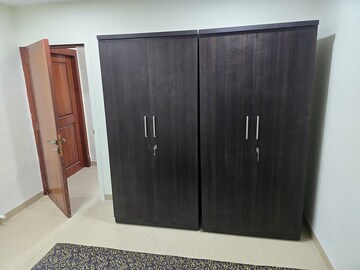 Furnished Amenities in 4 BHK Apartment at Bandra West – for Rent