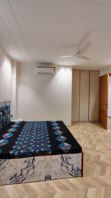 Bedroom in 3 BHK Builder Floor at DLF Atria, Dlf Phase ii – for Rent
